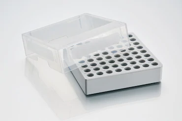 艾本德儲存盒 8 × 8, 可放置 64  個試管， 1  –  2  mL，3  件，高 53  mm，2  英寸，聚丙烯材料，可耐受最低 -86  °C，可高溫高壓滅菌，帶蓋子并具有數(shù)字字母標(biāo)識